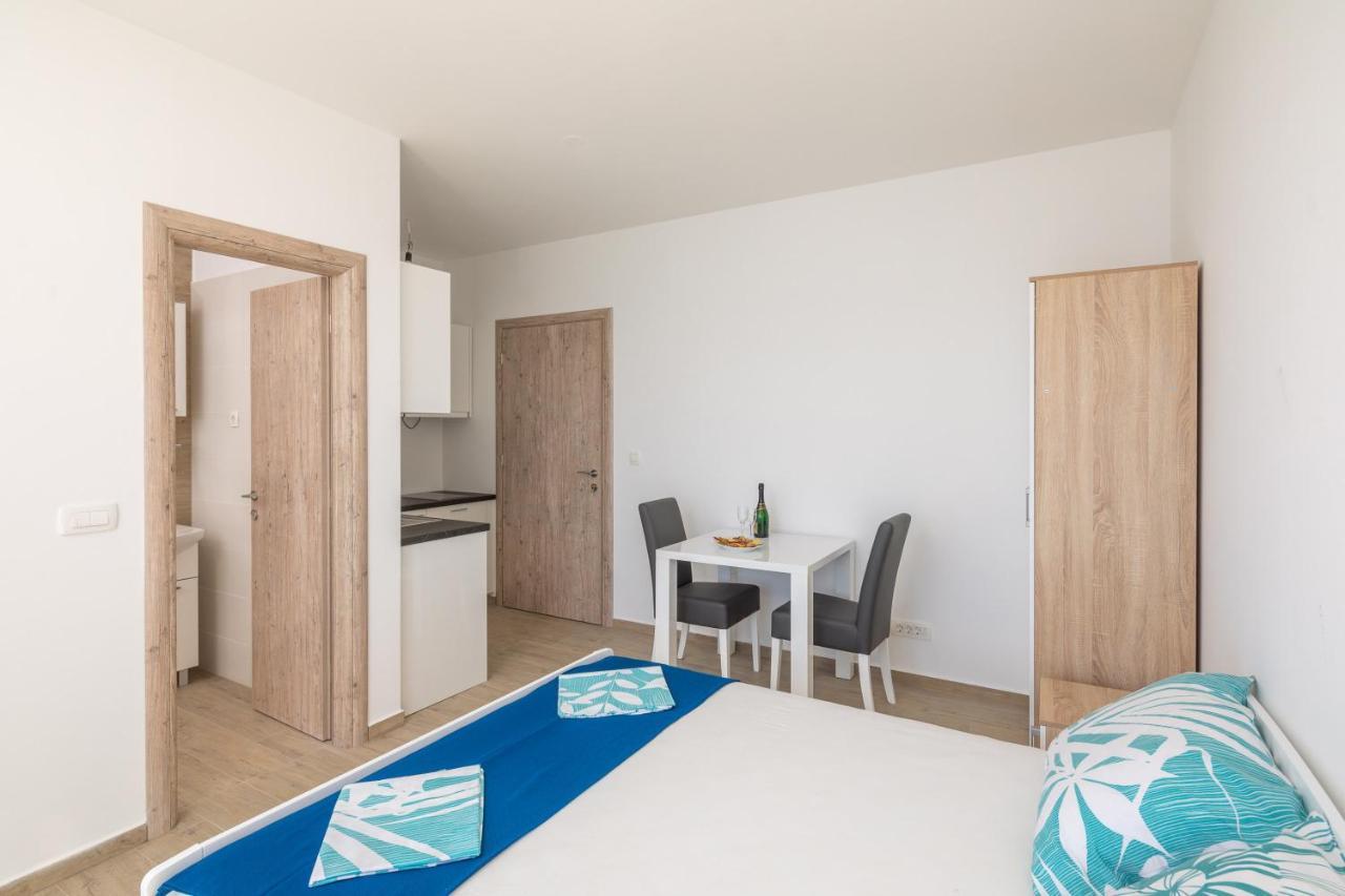 Apartamento Absolute Beach Holidays Dugi Rat Exterior foto