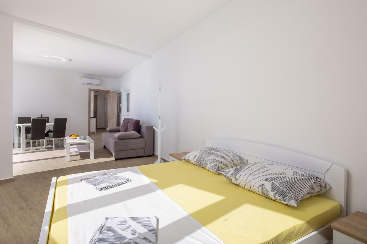 Apartamento Absolute Beach Holidays Dugi Rat Exterior foto
