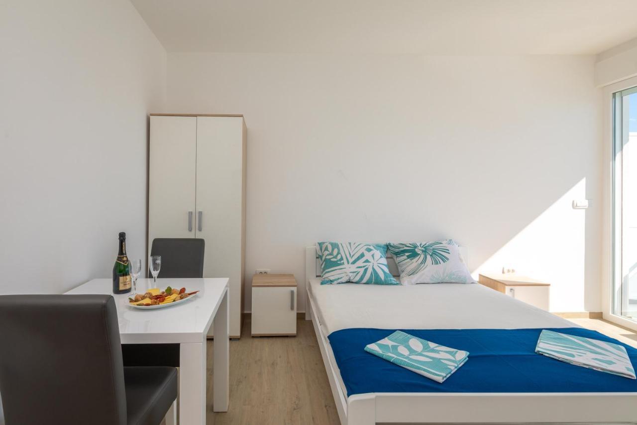 Apartamento Absolute Beach Holidays Dugi Rat Exterior foto