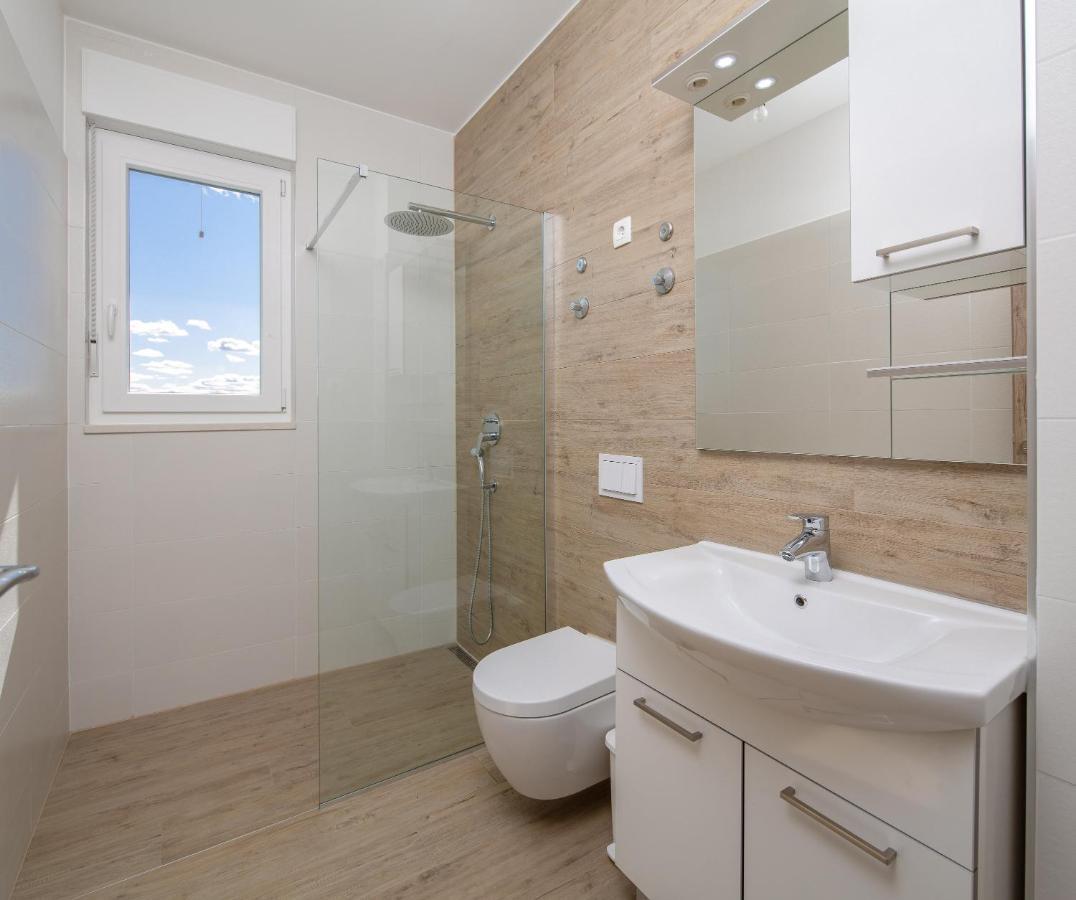 Apartamento Absolute Beach Holidays Dugi Rat Exterior foto