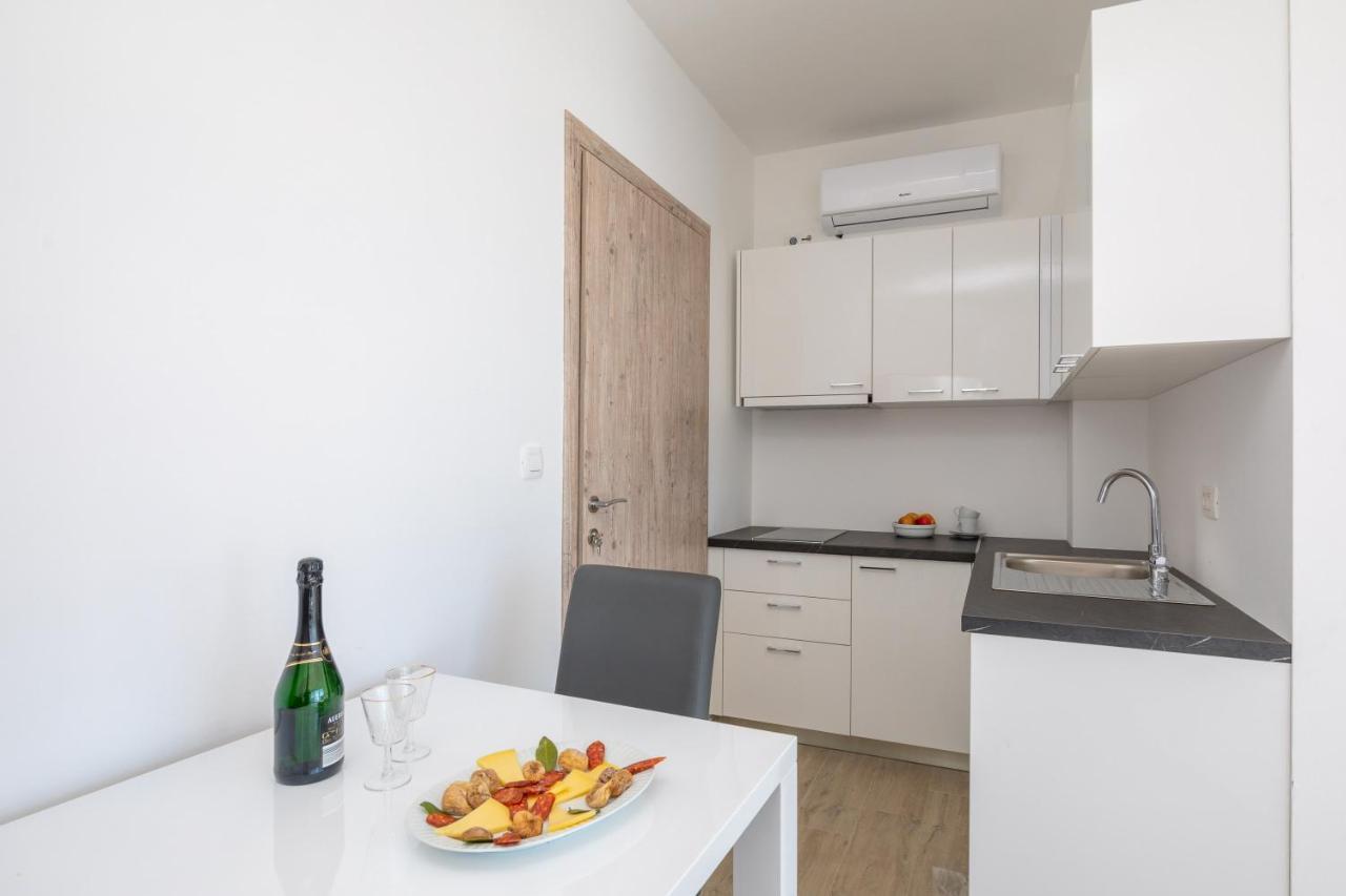Apartamento Absolute Beach Holidays Dugi Rat Exterior foto